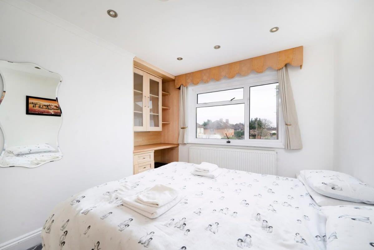 Chic 3br - Eats And Sights Closeby Londres