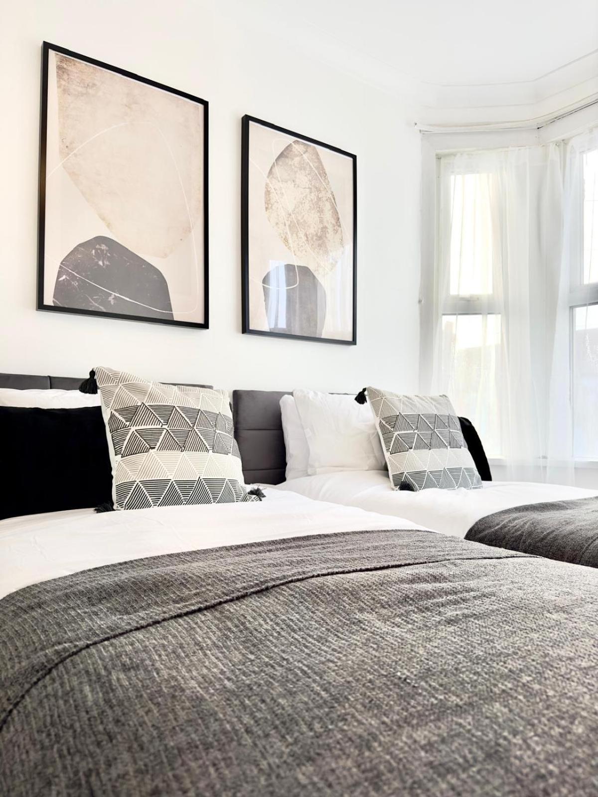 Serviced 4 Bed 2 Bath Manor Park House Appartement Londres