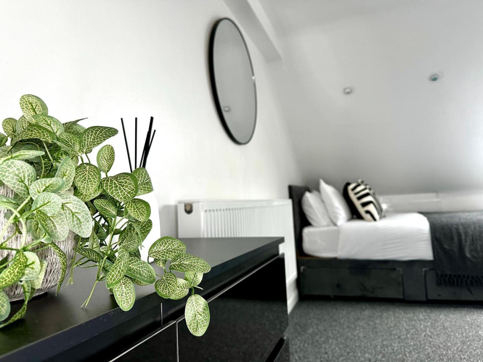 Serviced 4 Bed 2 Bath Manor Park House Appartement *