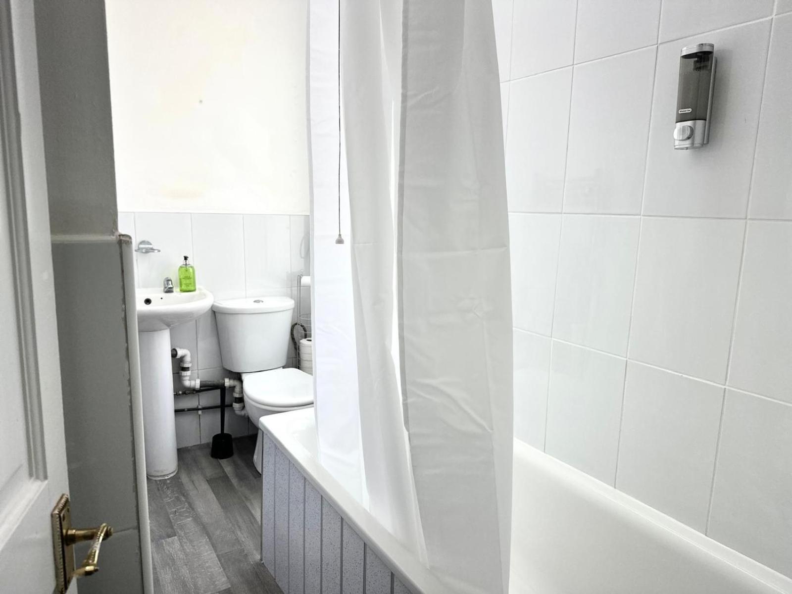 Appartement Serviced 4 Bed 2 Bath Manor Park House Londres