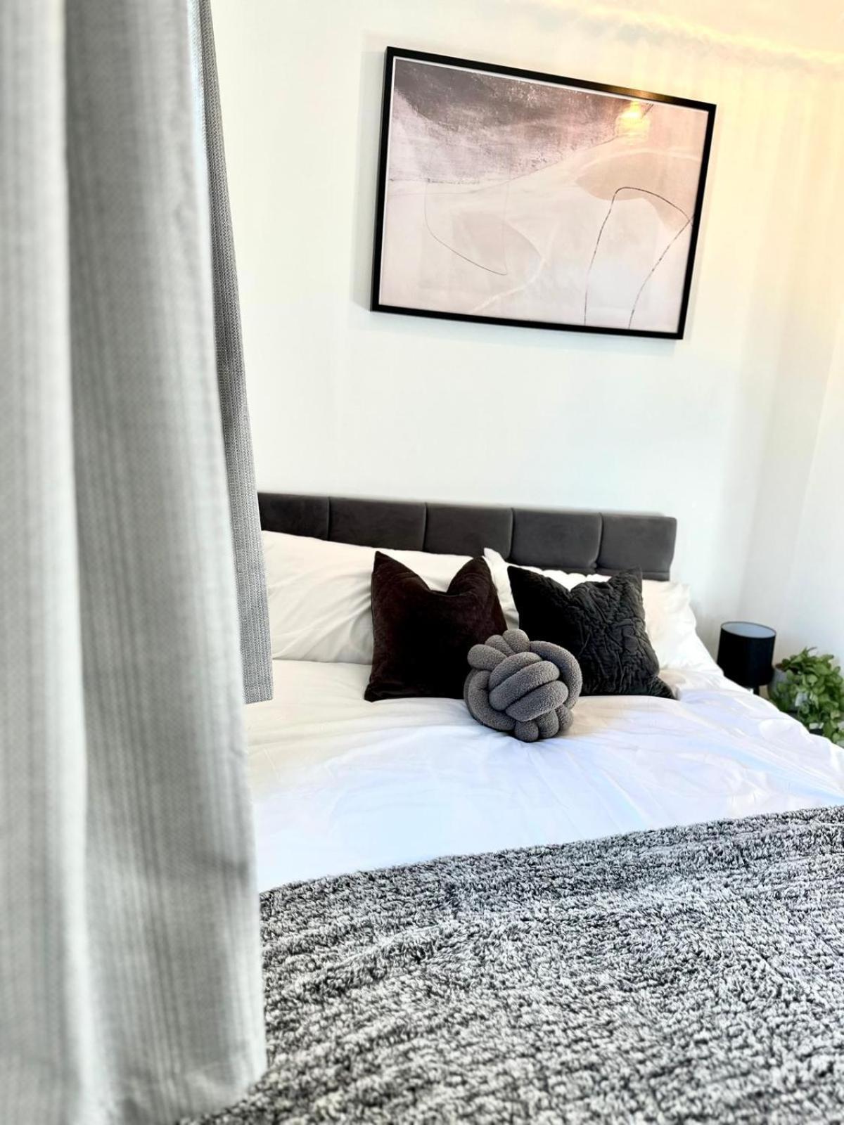 Appartement Serviced 4 Bed 2 Bath Manor Park House