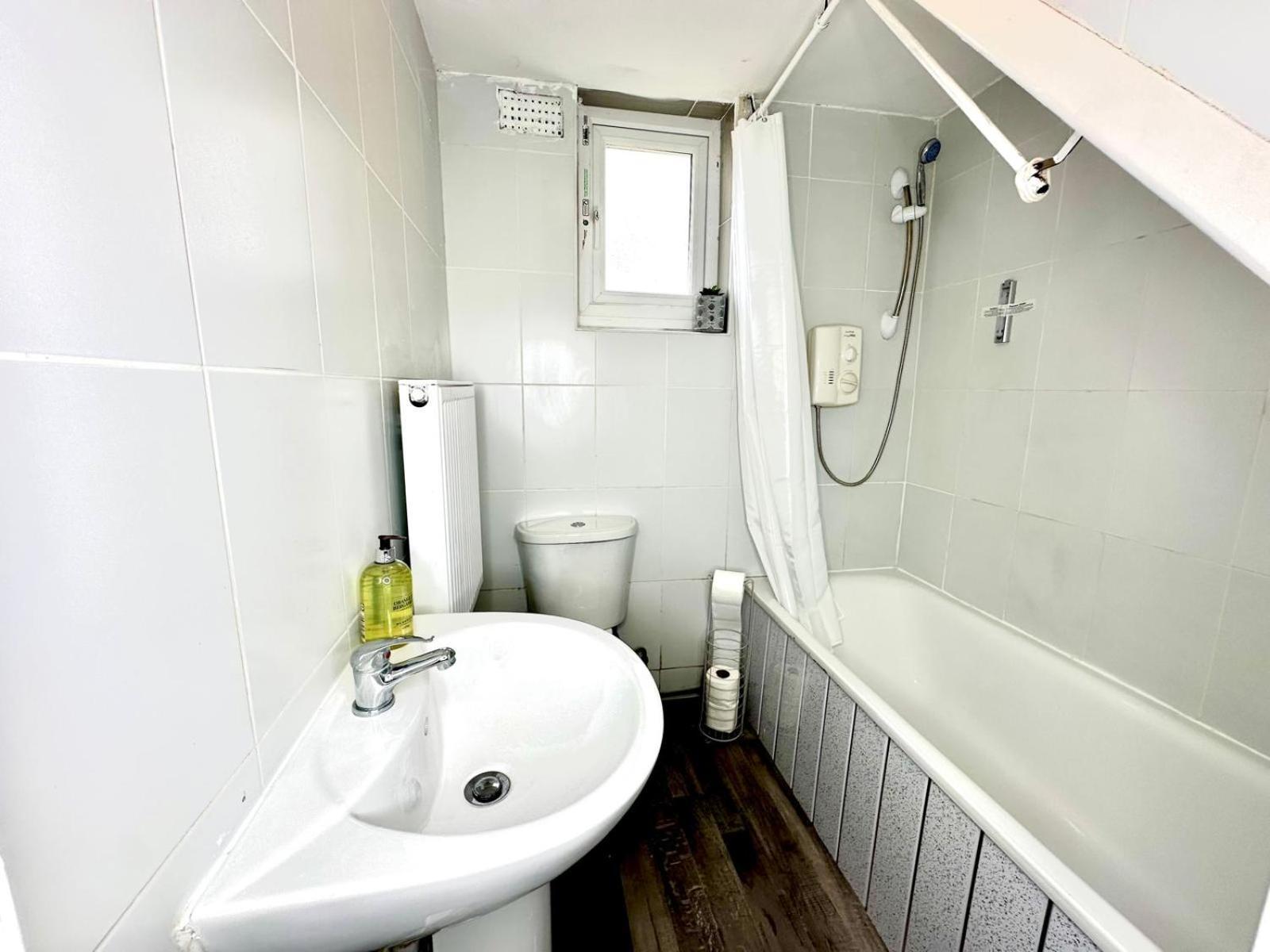 Serviced 4 Bed 2 Bath Manor Park House Londres