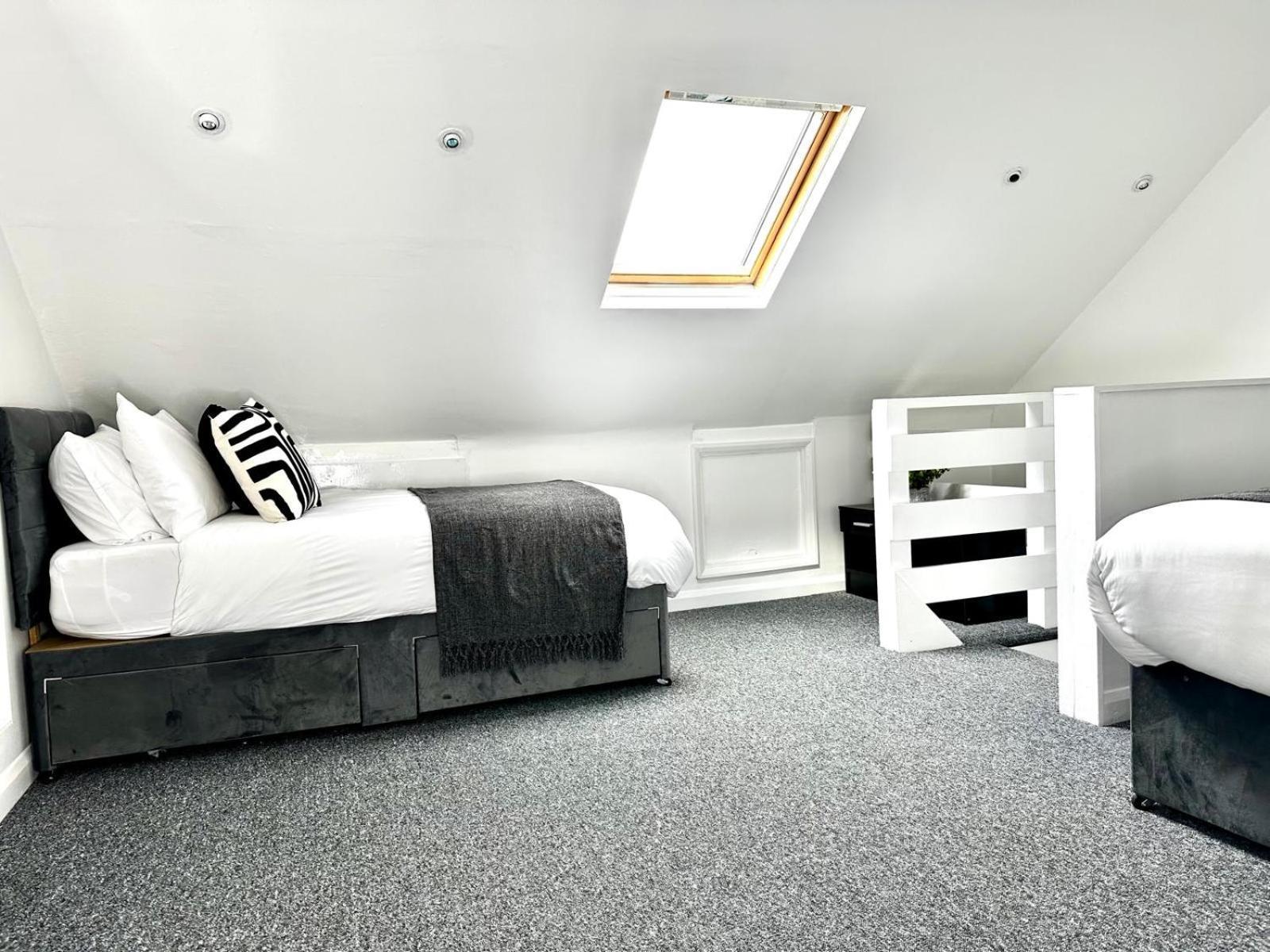 Serviced 4 Bed 2 Bath Manor Park House * Londres