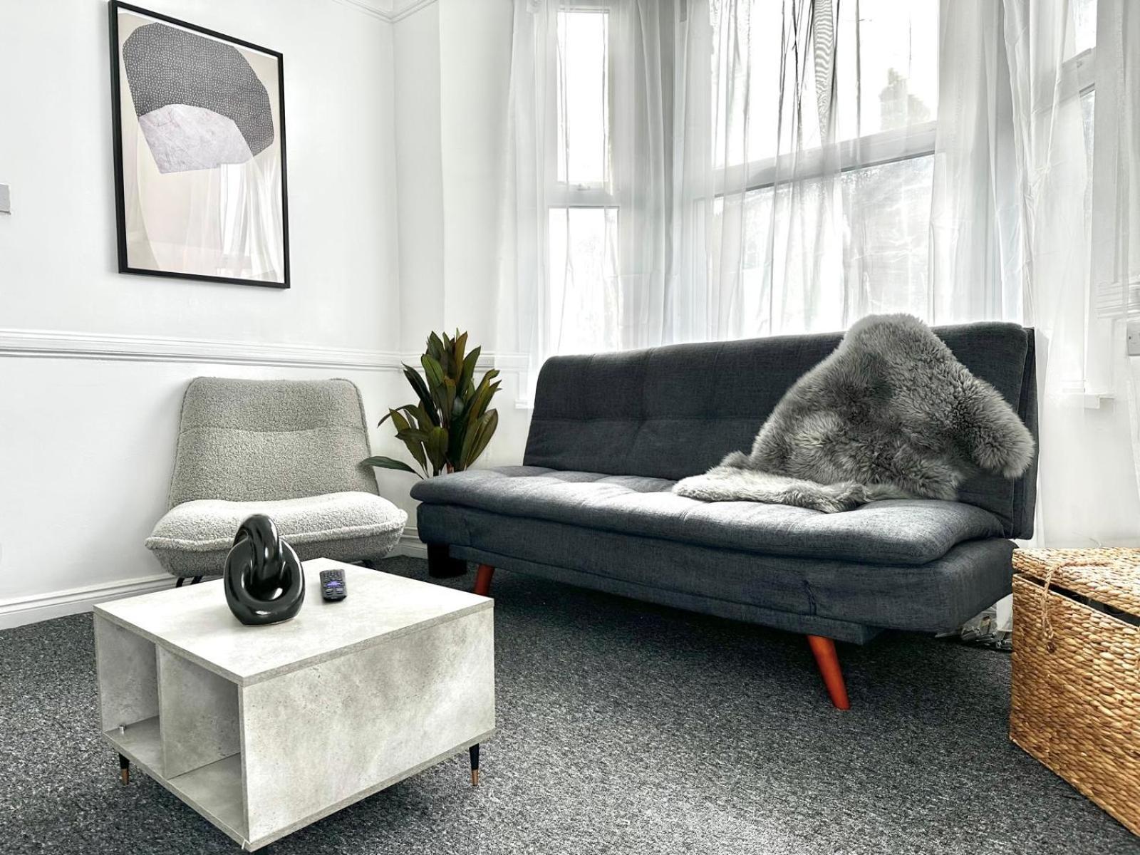 Serviced 4 Bed 2 Bath Manor Park House Appartement Londres