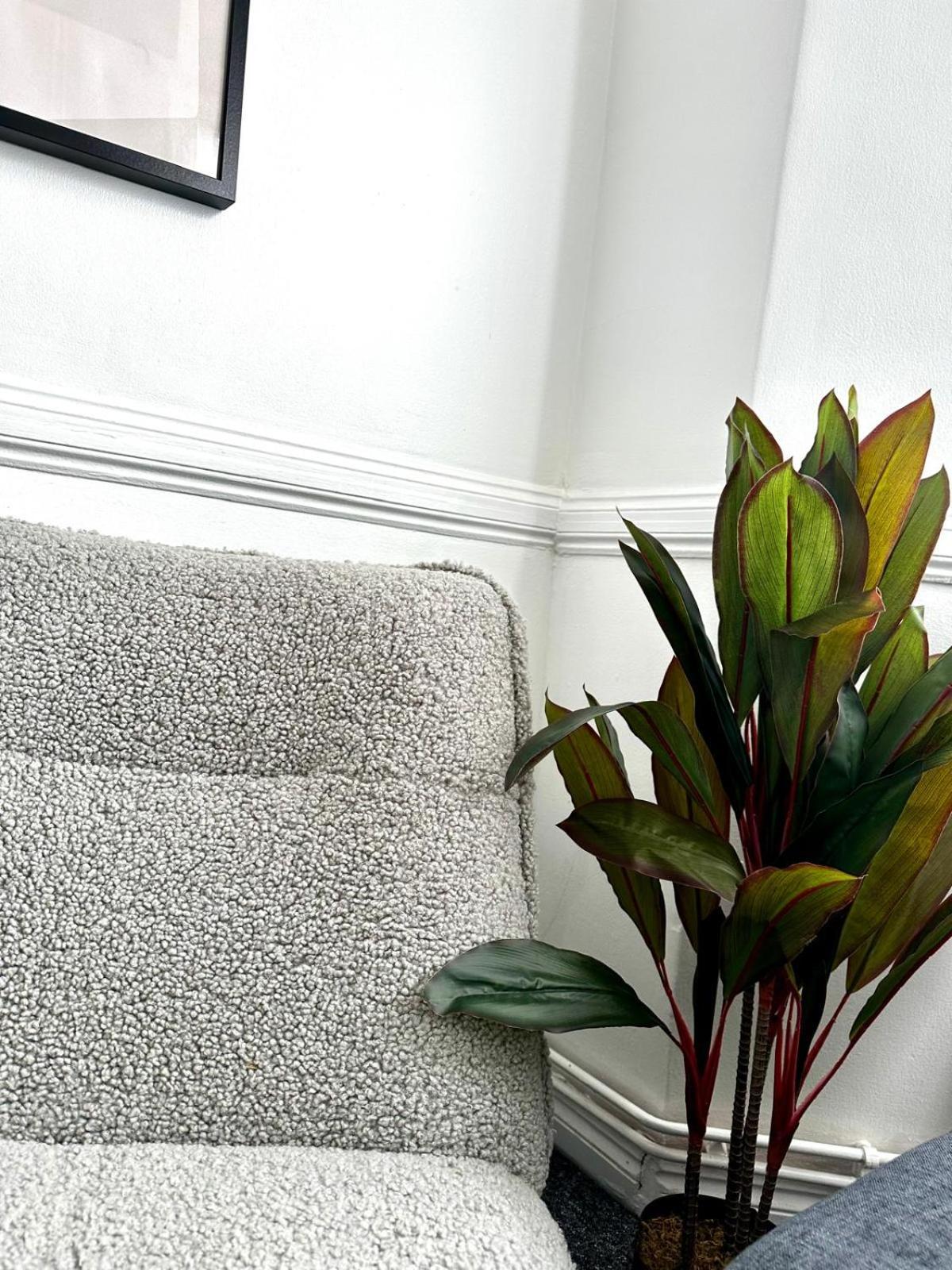 Serviced 4 Bed 2 Bath Manor Park House Londres