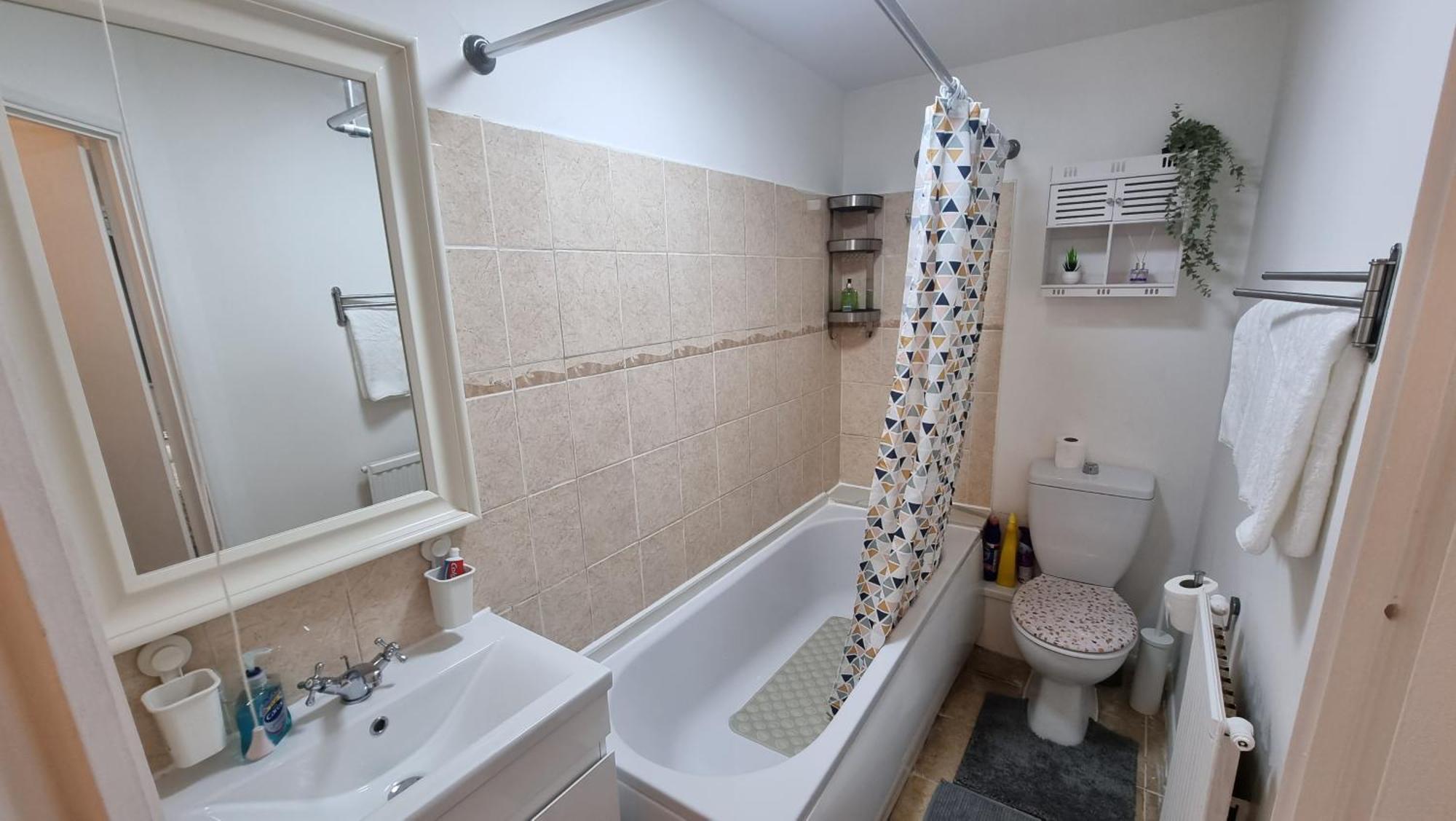 Apartment Comfort At Enchanted Dwellings London