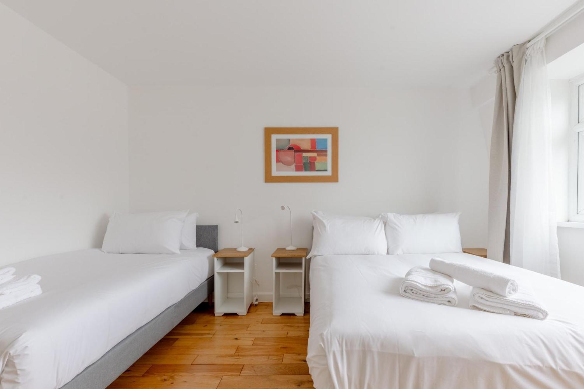 Сasa de vacaciones Spacious 4bd Near Excel London! *