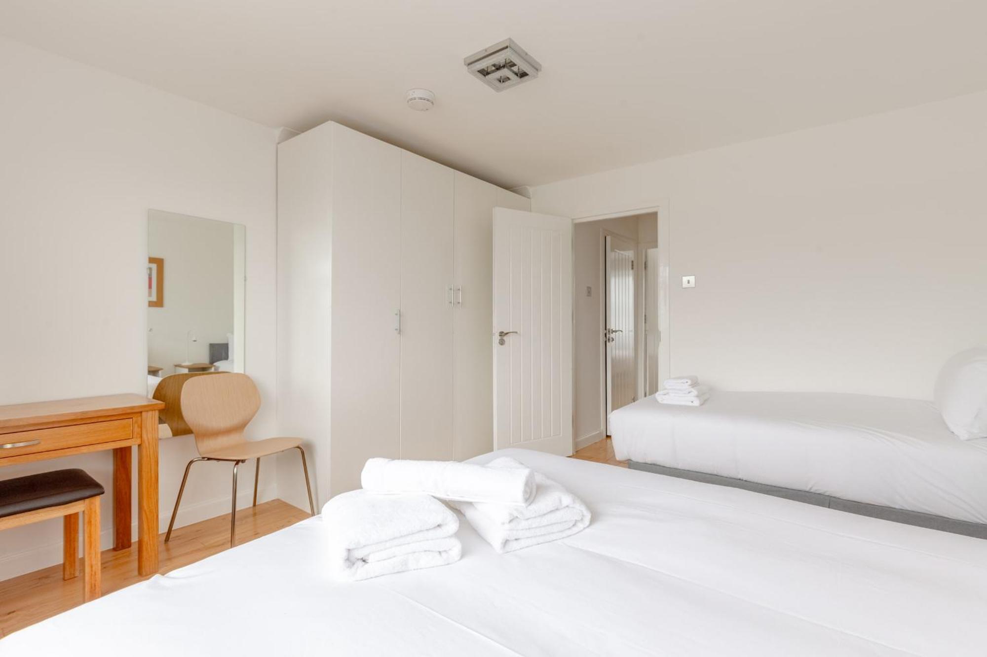 Spacious 4bd Near Excel London! Сasa de vacaciones Londres