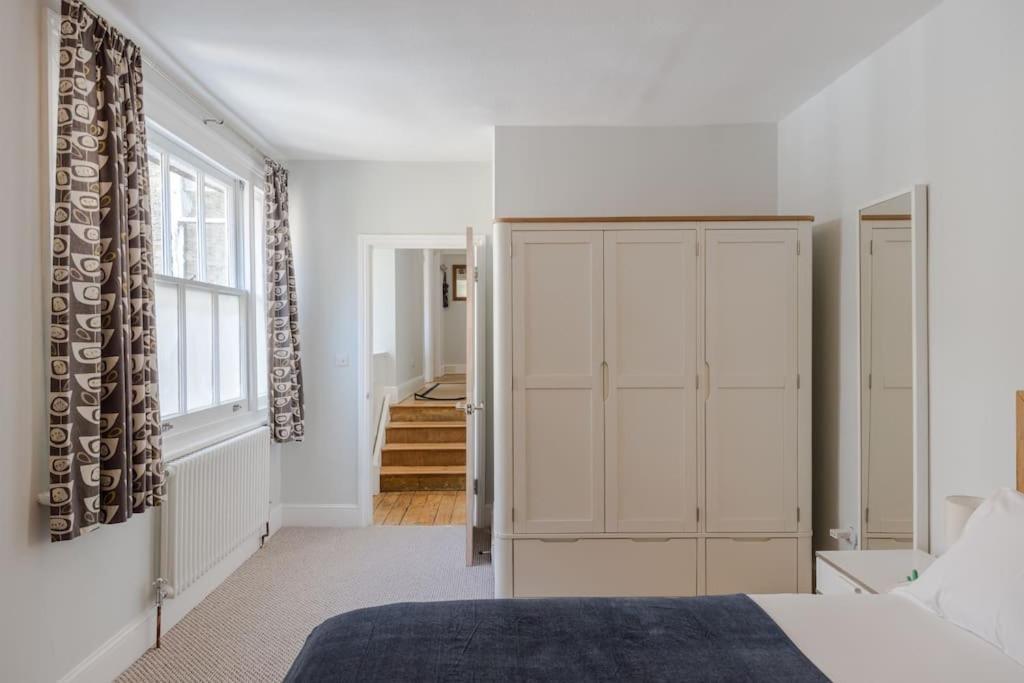 The Oval Abode *