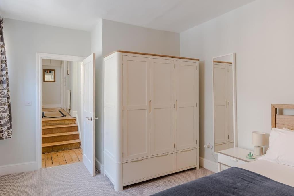 The Oval Abode