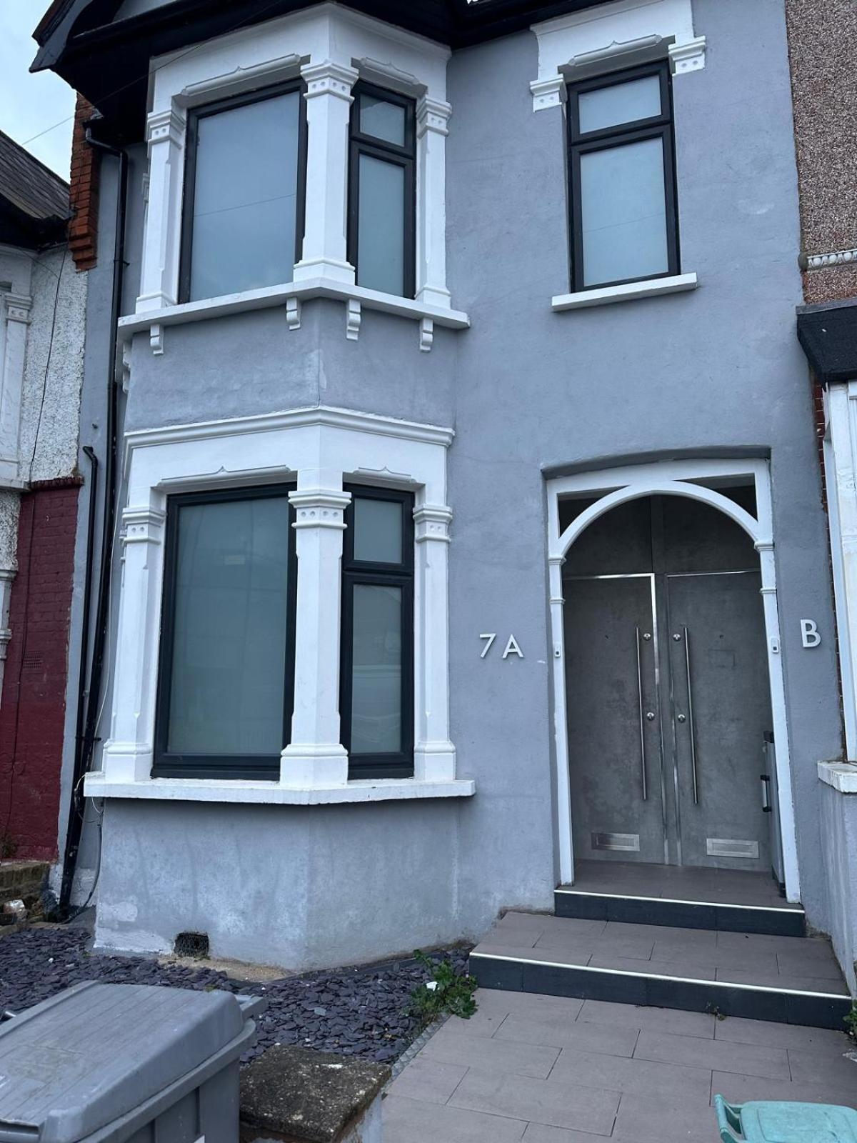 2 Bedroom Flat Wembley * Londres