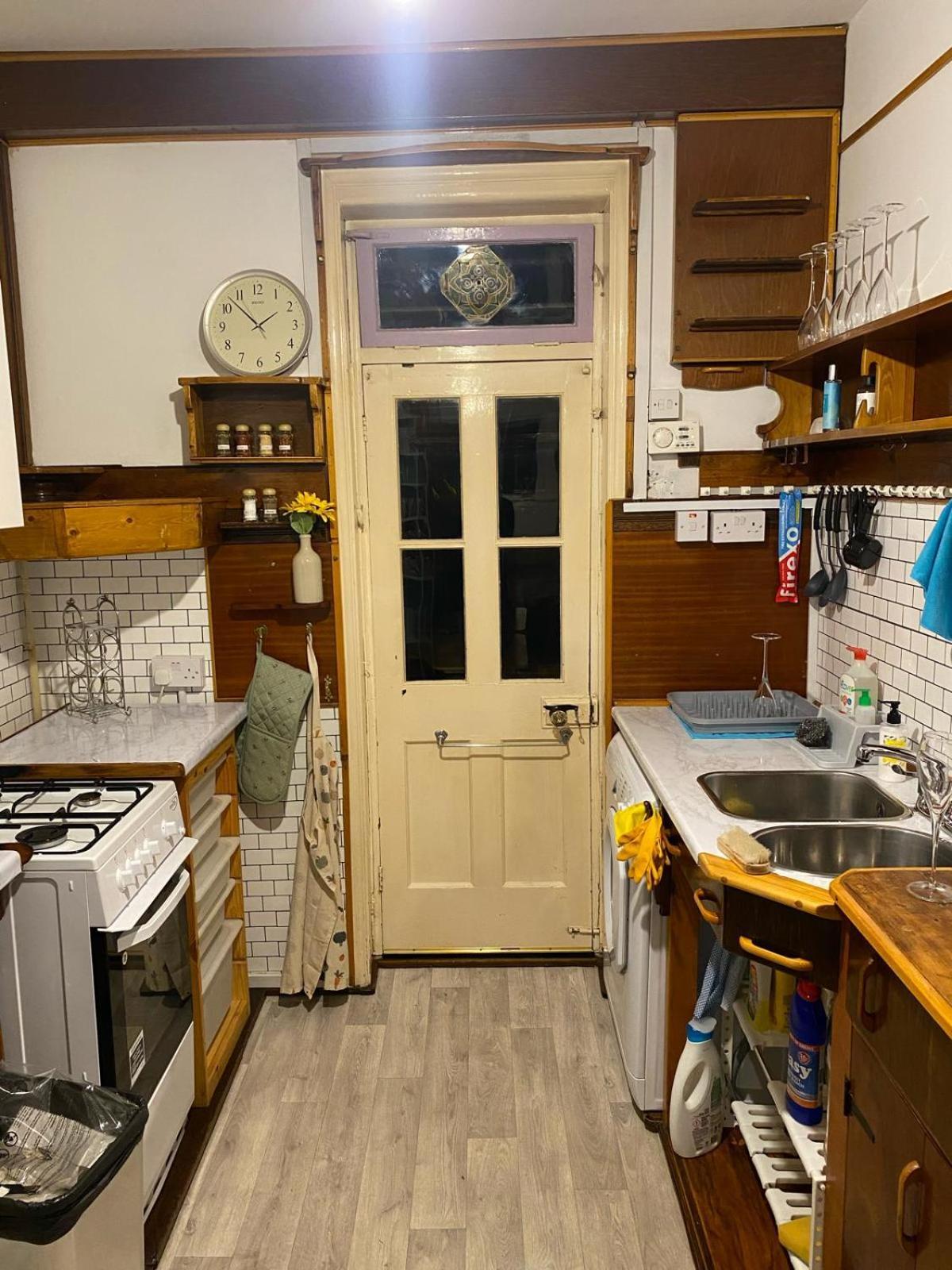 Spacious, Parkside 3.5bed House, Great Access! Londen
