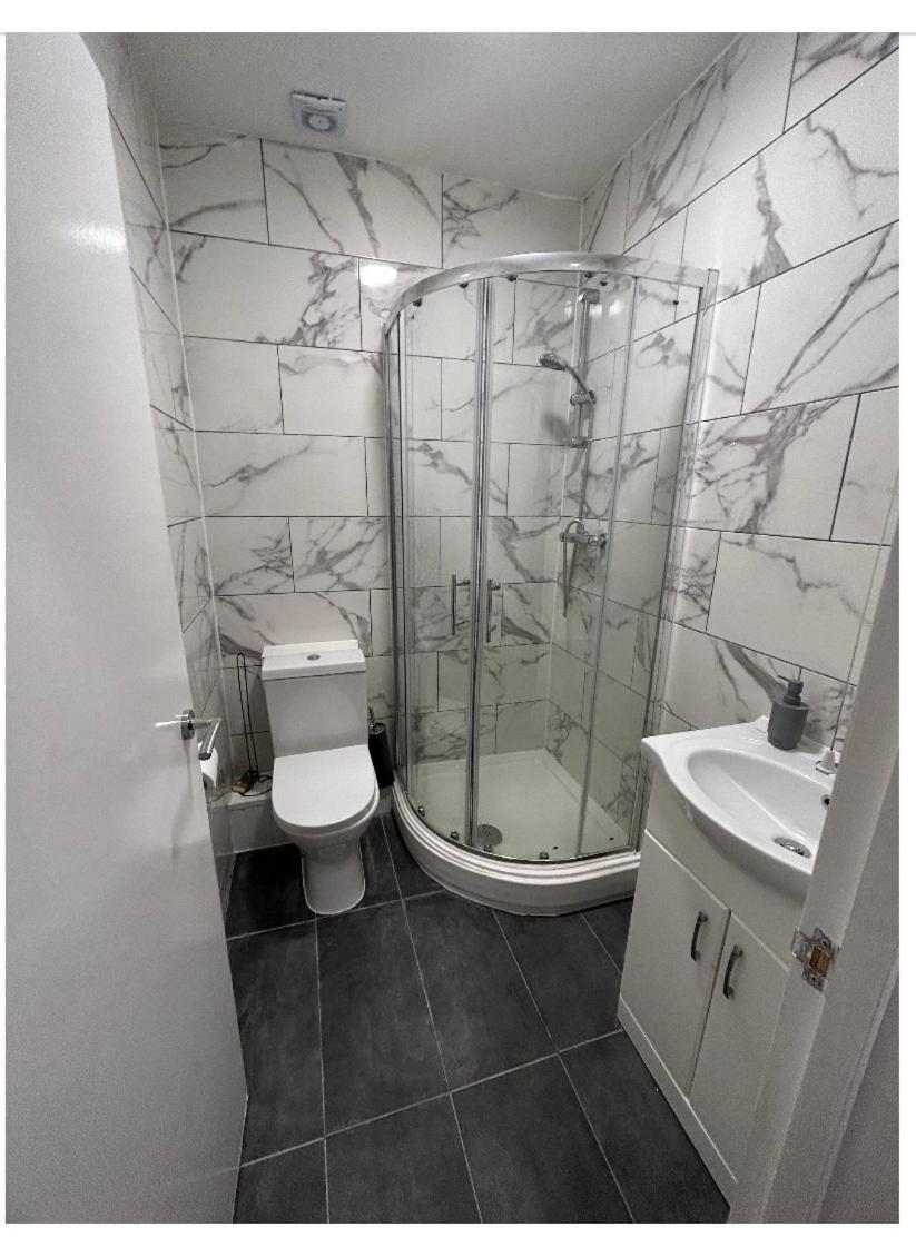 Locations 1 Bed Sleeps 4 *