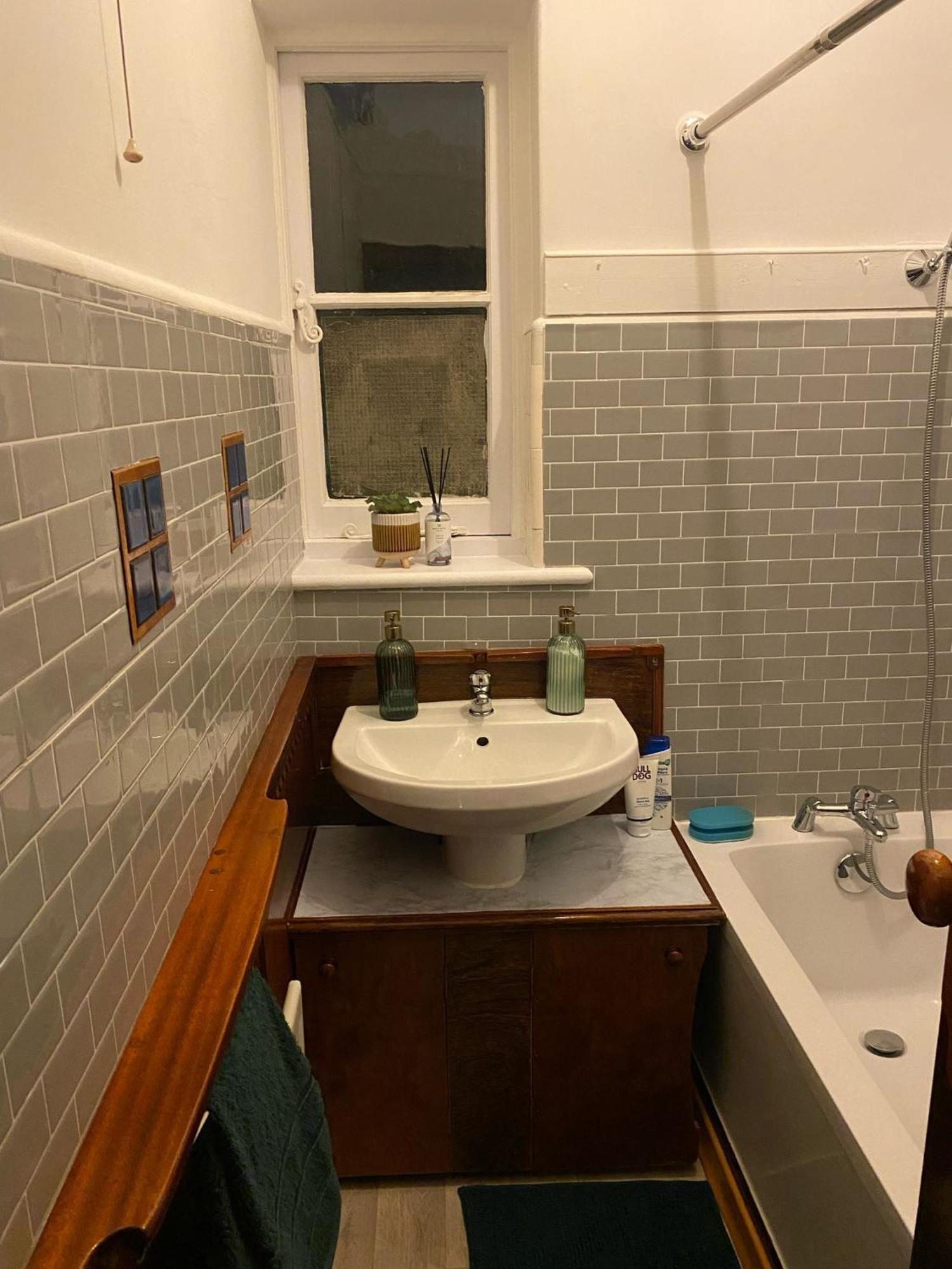 Spacious, Parkside 3.5bed House, Great Access! Londen
