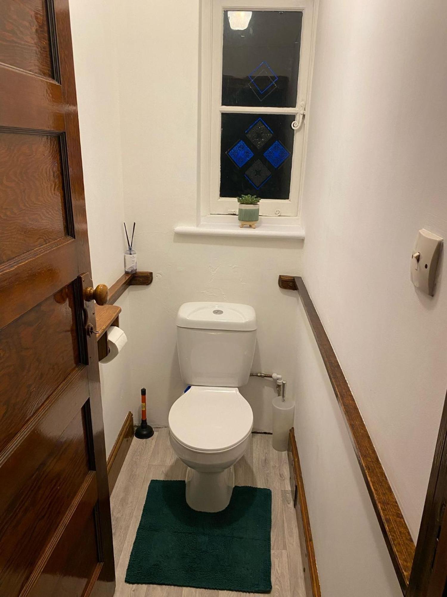 Spacious, Parkside 3.5bed House, Great Access! Londen