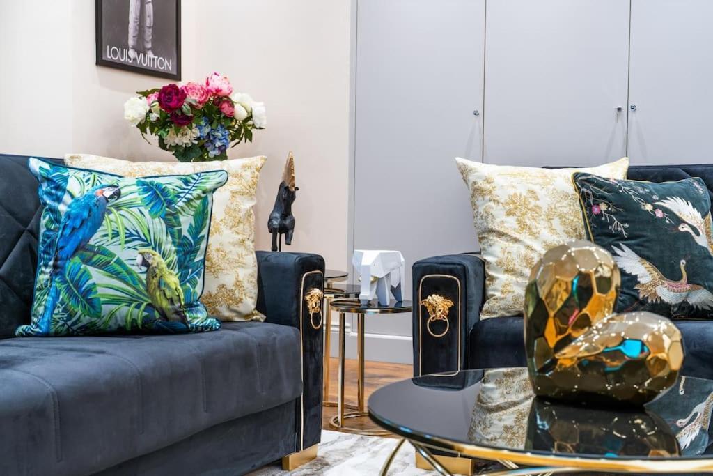 2 Bed / 2 Bath Versace In Knightsbridge Apartment London