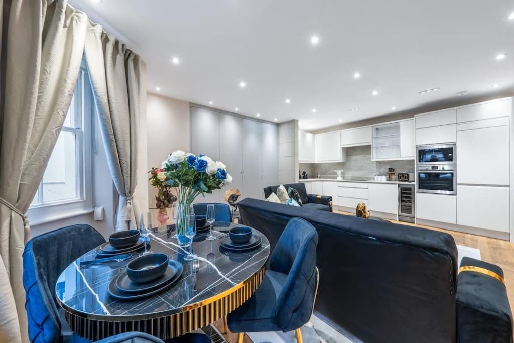 2 Bed / 2 Bath Versace In Knightsbridge * London