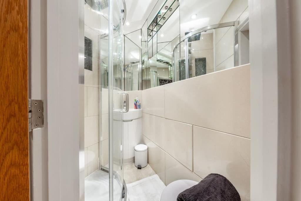 Apartment 2 Bed / 2 Bath Versace In Knightsbridge