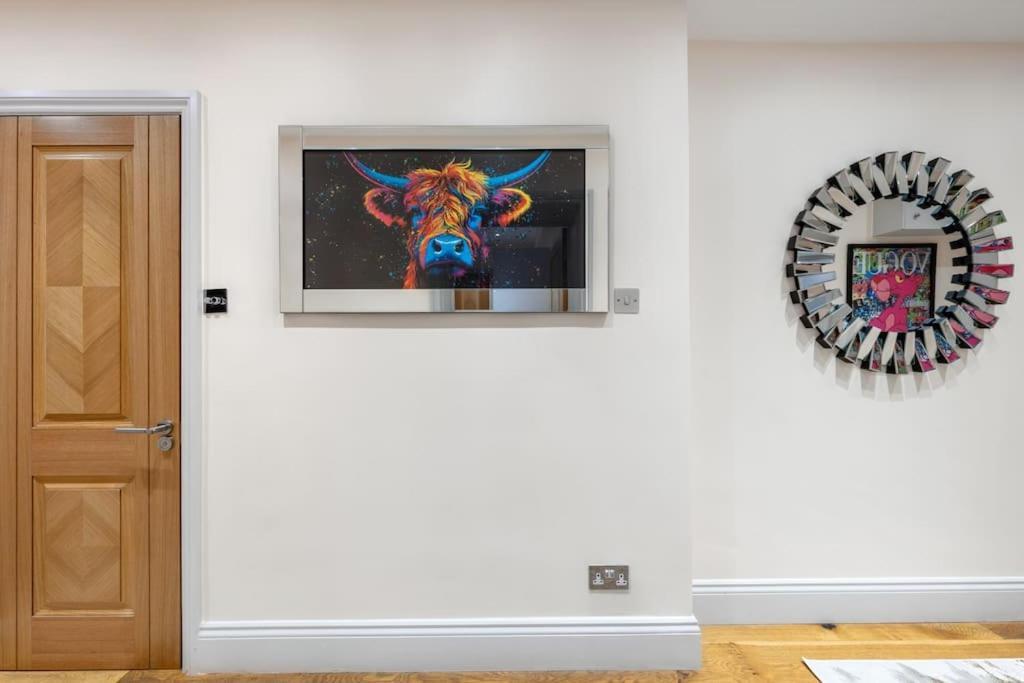 2 Bed / 2 Bath Versace In Knightsbridge Apartment London
