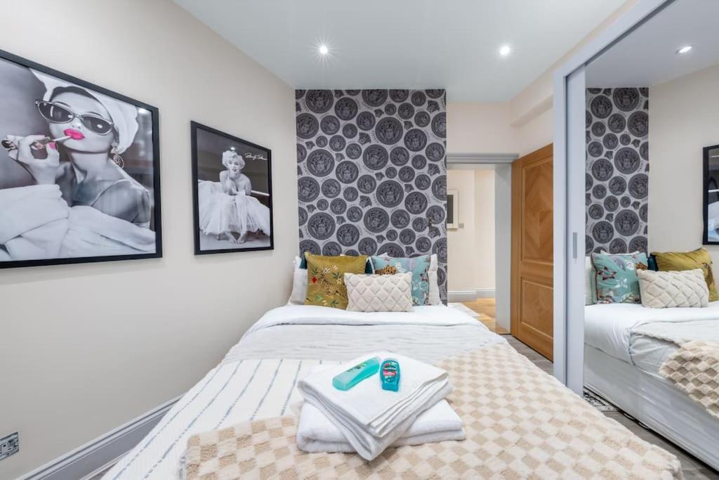 2 Bed / 2 Bath Versace In Knightsbridge Apartment