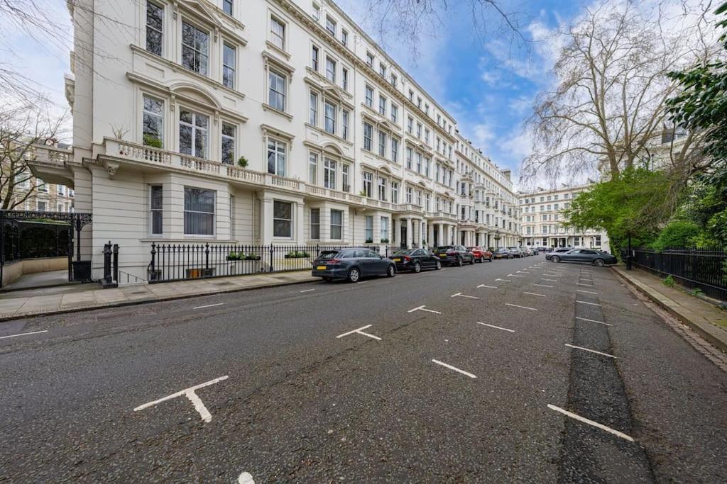 2 Bed / 2 Bath Versace In Knightsbridge London