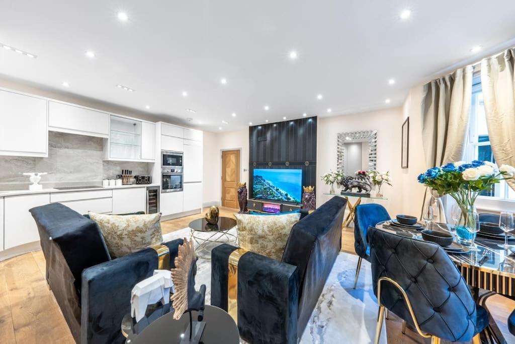 2 Bed / 2 Bath Versace In Knightsbridge Apartment London