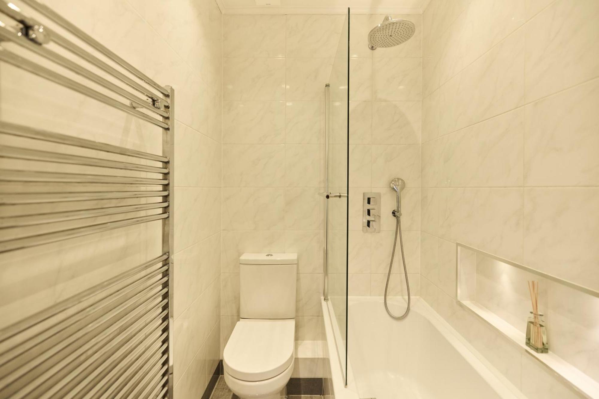 The Leghorn Quarters - Modern 3bdr With Balcony Apartamento