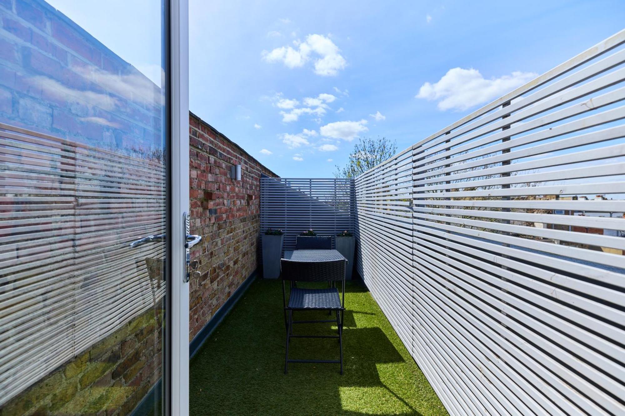 The Leghorn Quarters - Modern 3bdr With Balcony *