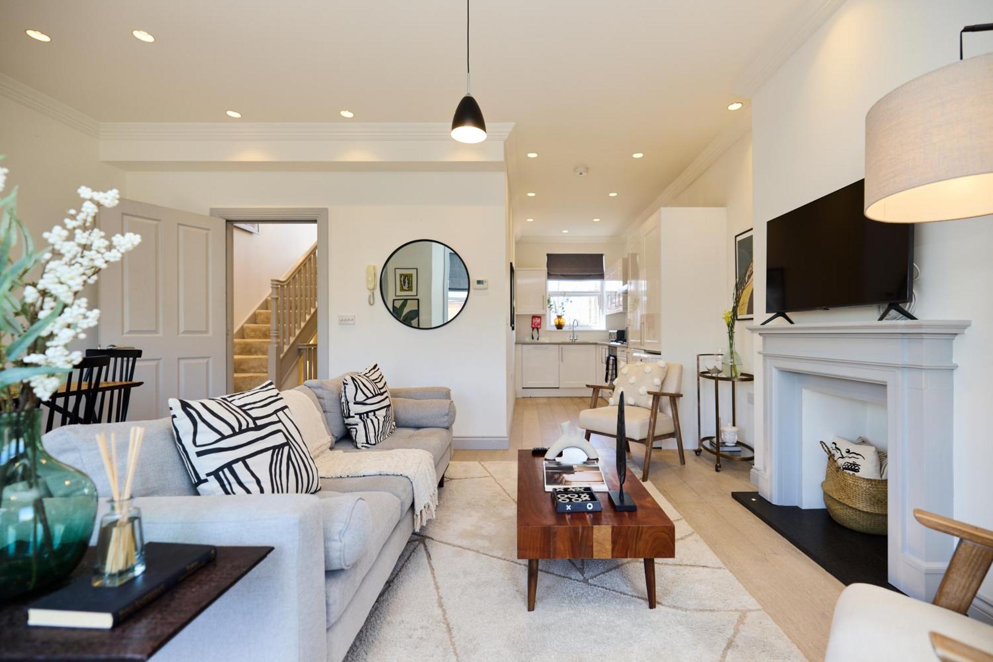 The Leghorn Quarters - Modern 3bdr With Balcony Apartamento
