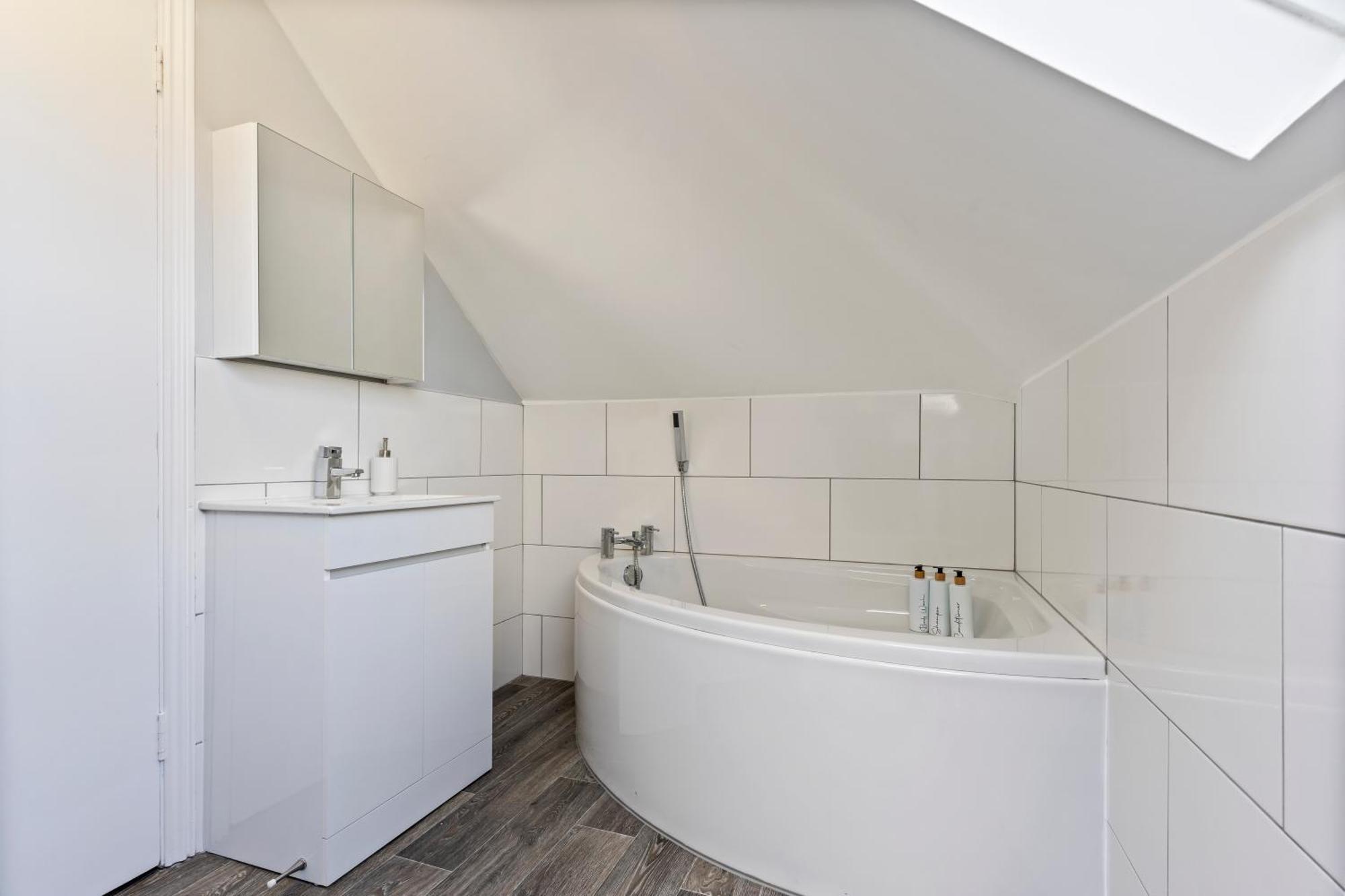 Apartamento Heart Of Acton - Perfect For Large Groups *