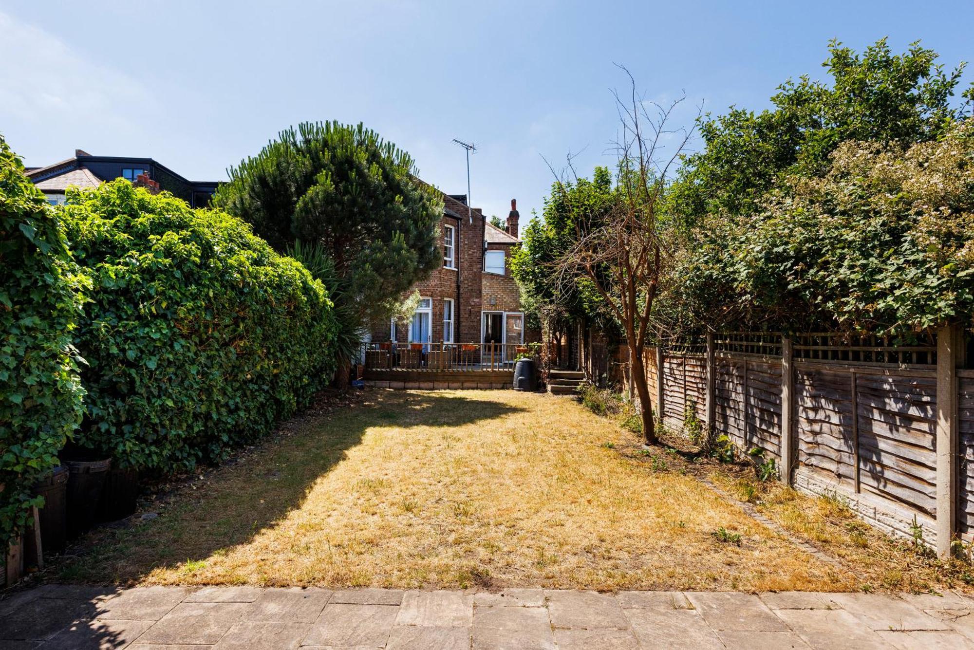 6 Bedroom House By Av Acton Sleeps 11 Free Parking