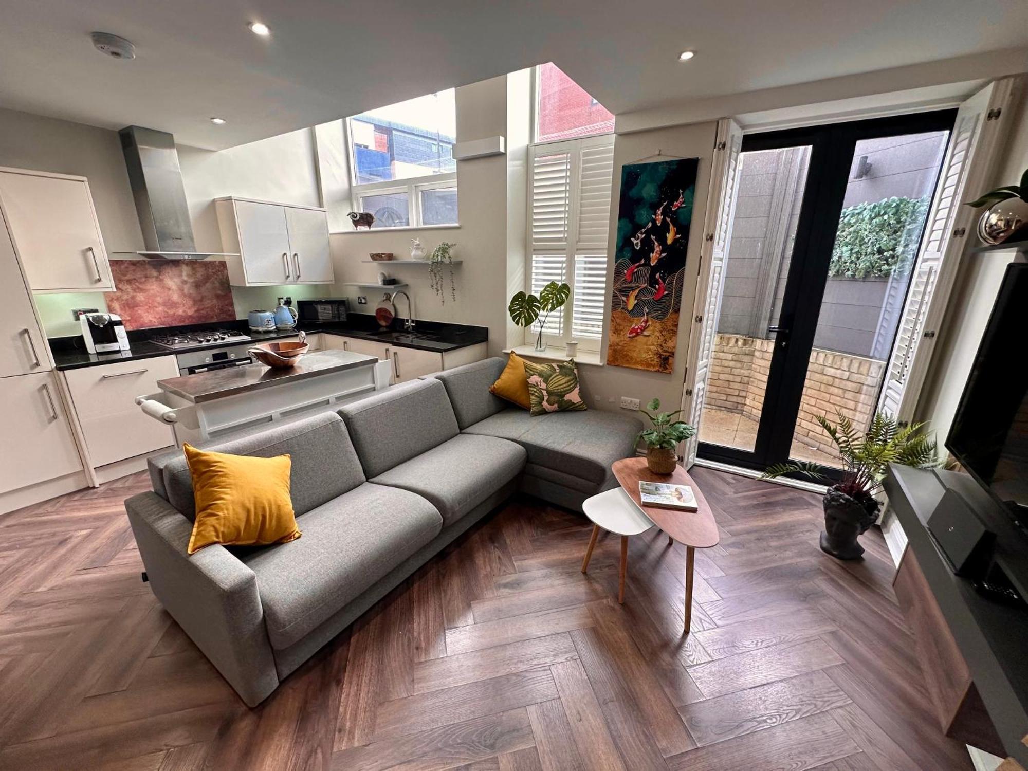 Apartment Stylish, Modern In