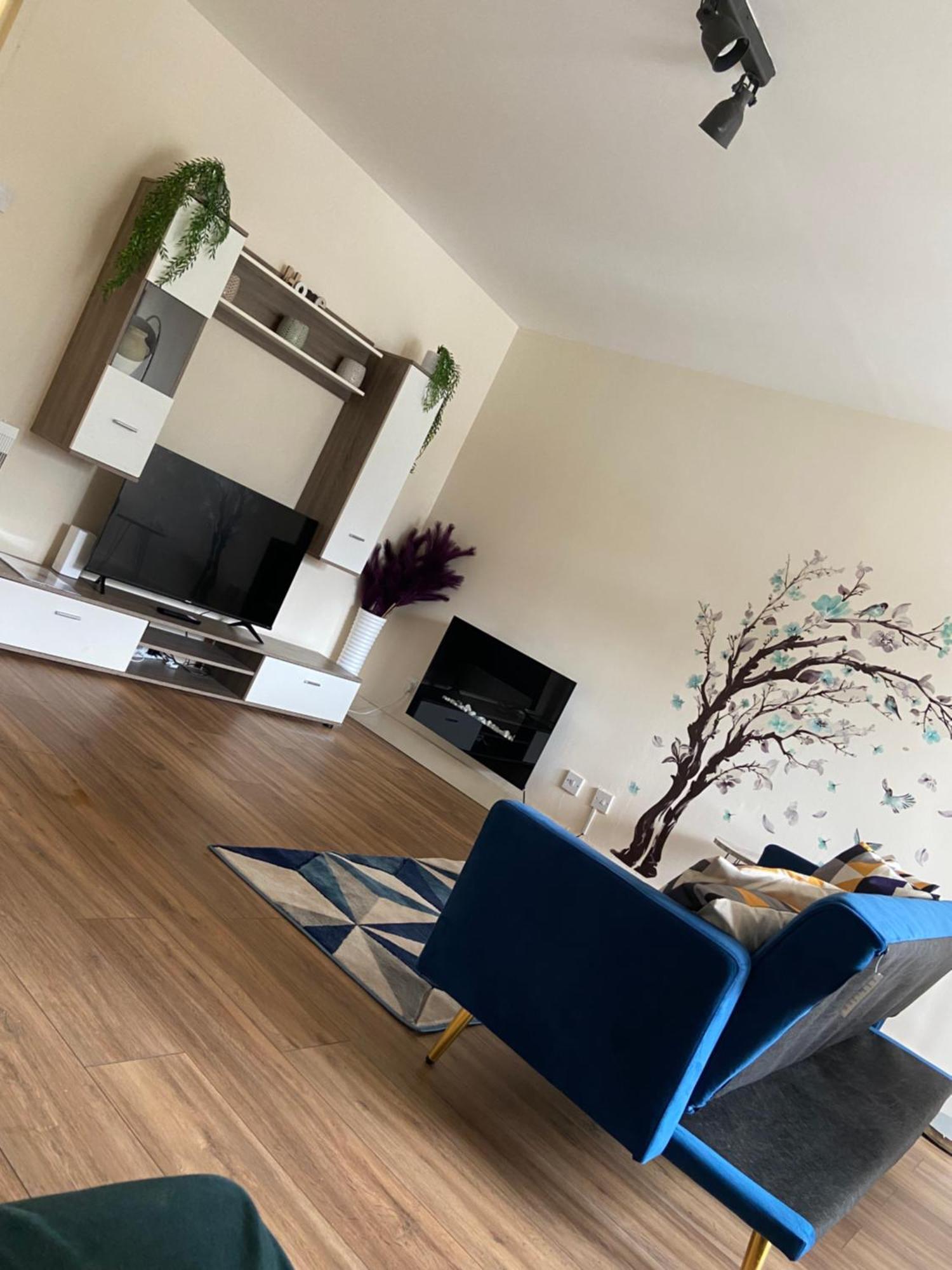 Beautiful 2 Bed Waterfront With Parking Perfect For Canary Wharf - 2 Bed 2 Bath With High Speed Wifi And Netflix And Parking Londres