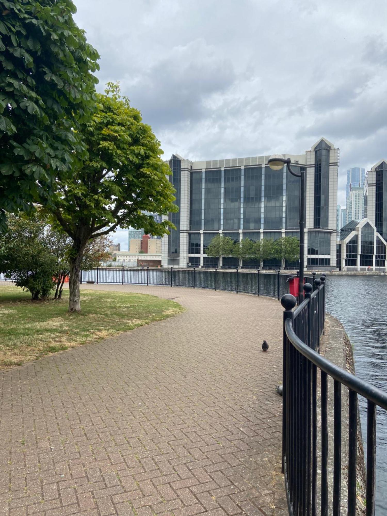 Beautiful 2 Bed Waterfront With Parking Perfect For Canary Wharf - 2 Bed 2 Bath With High Speed Wifi And Netflix And Parking Londres