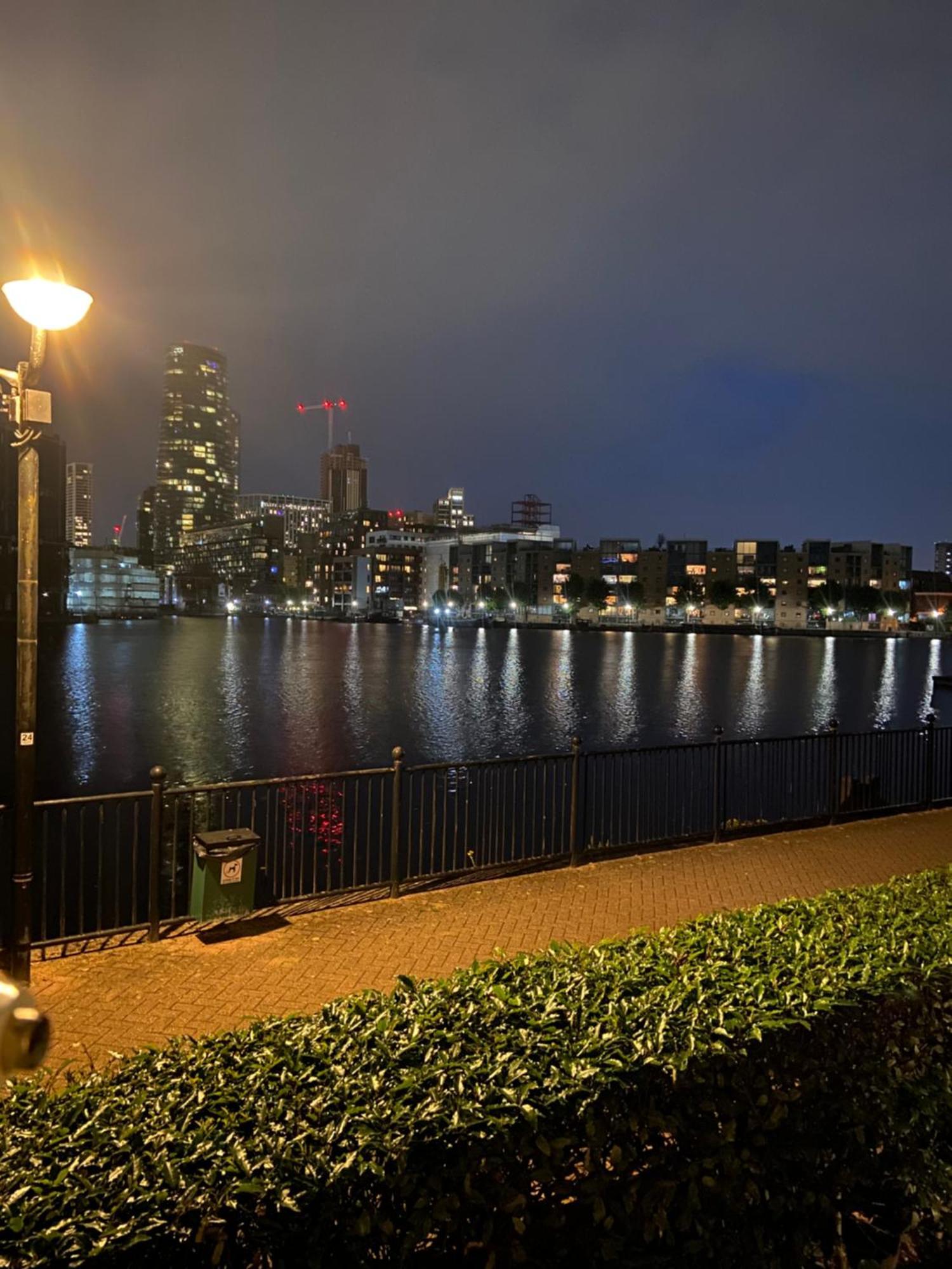 Beautiful 2 Bed Waterfront With Parking Perfect For Canary Wharf - 2 Bed 2 Bath With High Speed Wifi And Netflix And Parking Londres