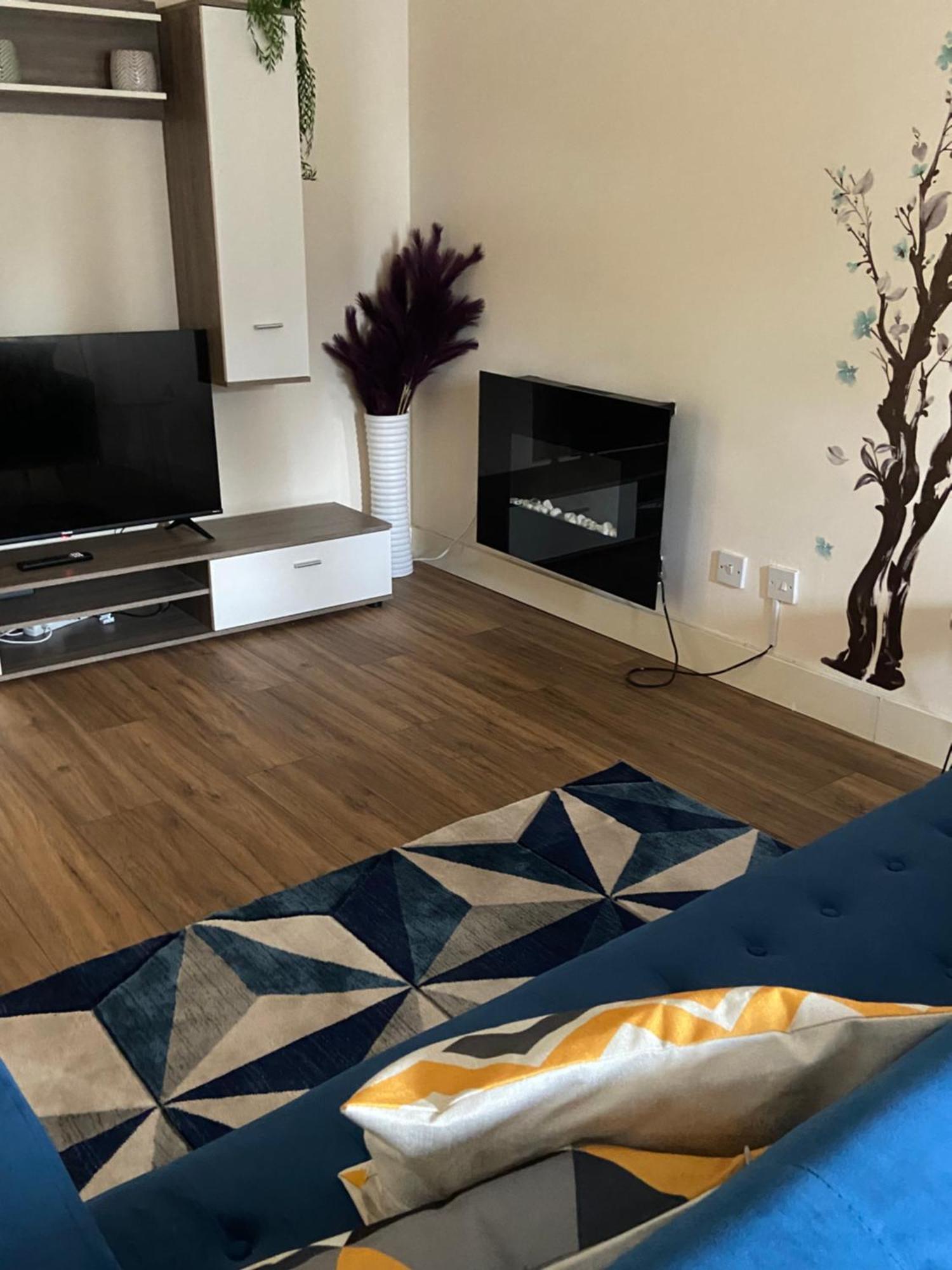 Beautiful 2 Bed Waterfront With Parking Perfect For Canary Wharf - 2 Bed 2 Bath With High Speed Wifi And Netflix And Parking Londres