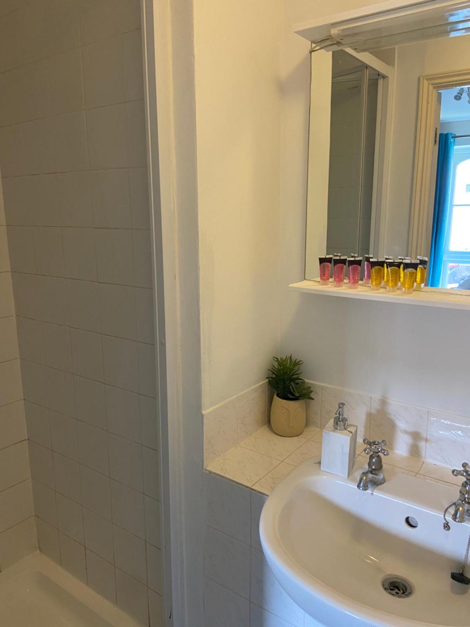 Apartamento Beautiful 2 Bed Waterfront With Parking Perfect For Canary Wharf - 2 Bed 2 Bath With High Speed Wifi And Netflix And Parking *
