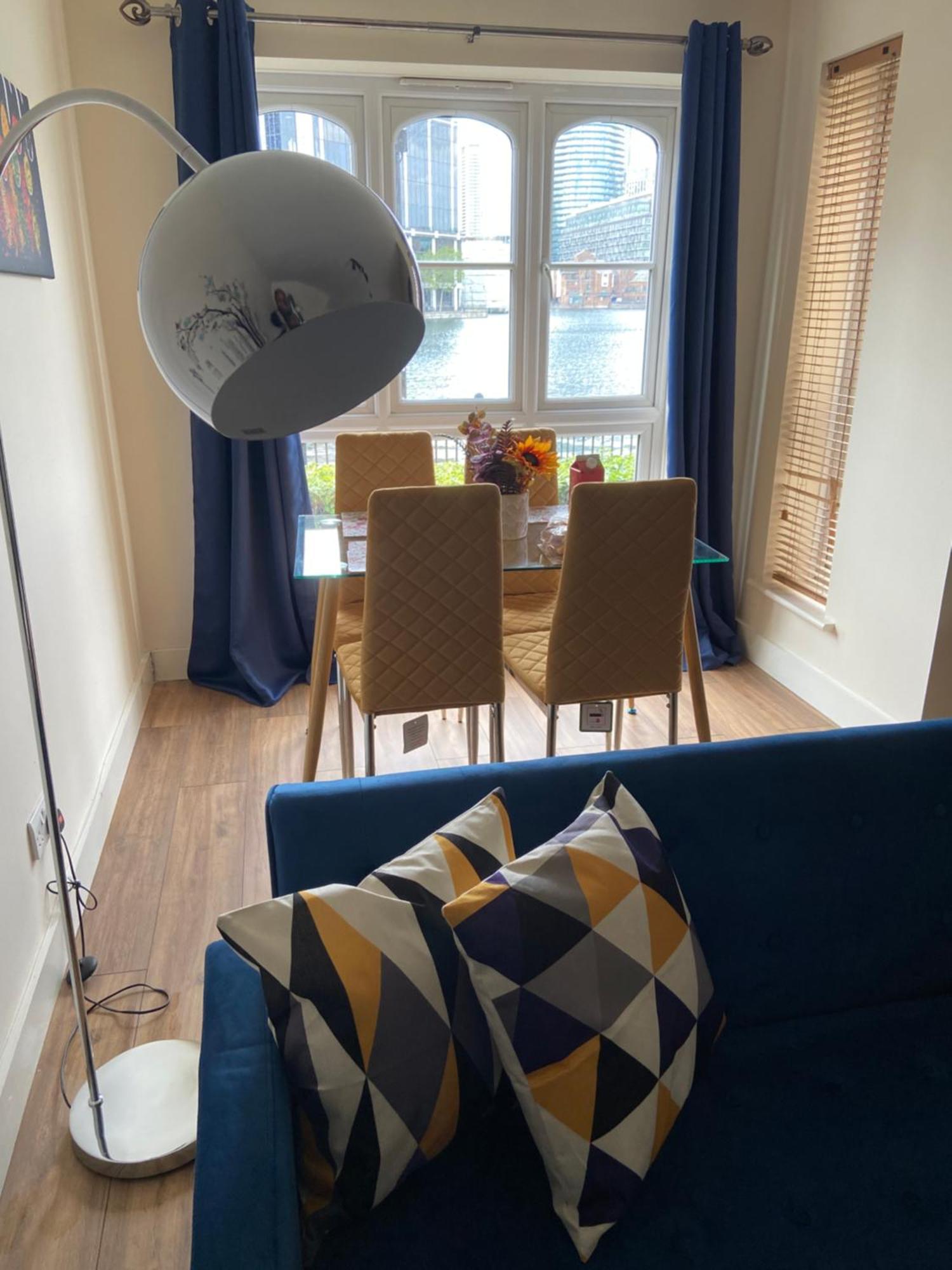 Beautiful 2 Bed Waterfront With Parking Perfect For Canary Wharf - 2 Bed 2 Bath With High Speed Wifi And Netflix And Parking