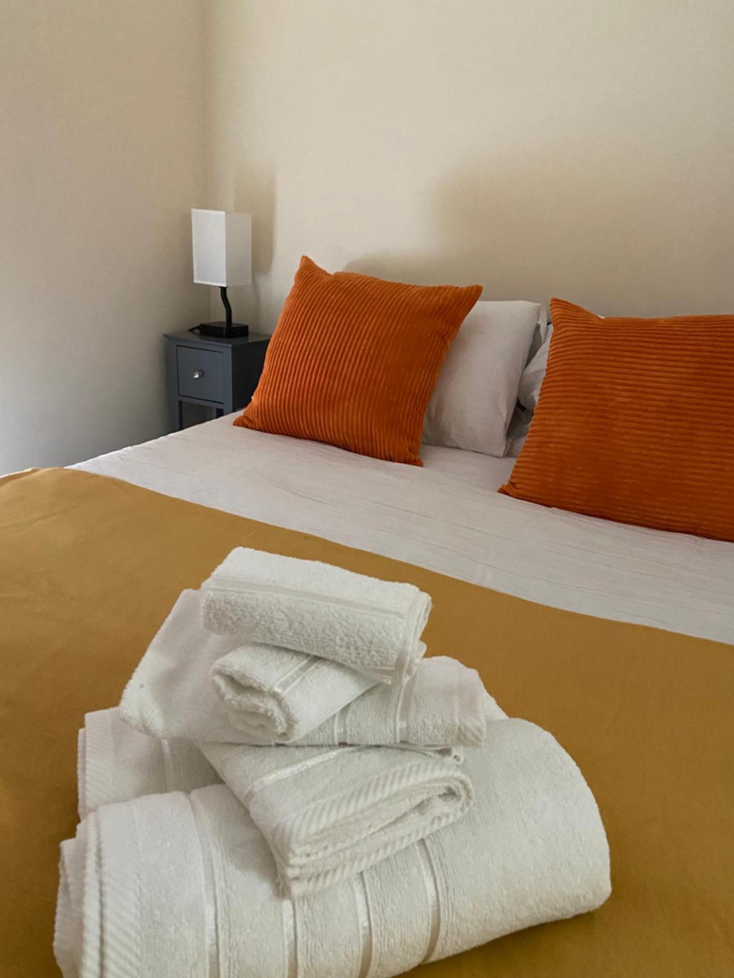 Apartamento Beautiful 2 Bed Waterfront With Parking Perfect For Canary Wharf - 2 Bed 2 Bath With High Speed Wifi And Netflix And Parking *