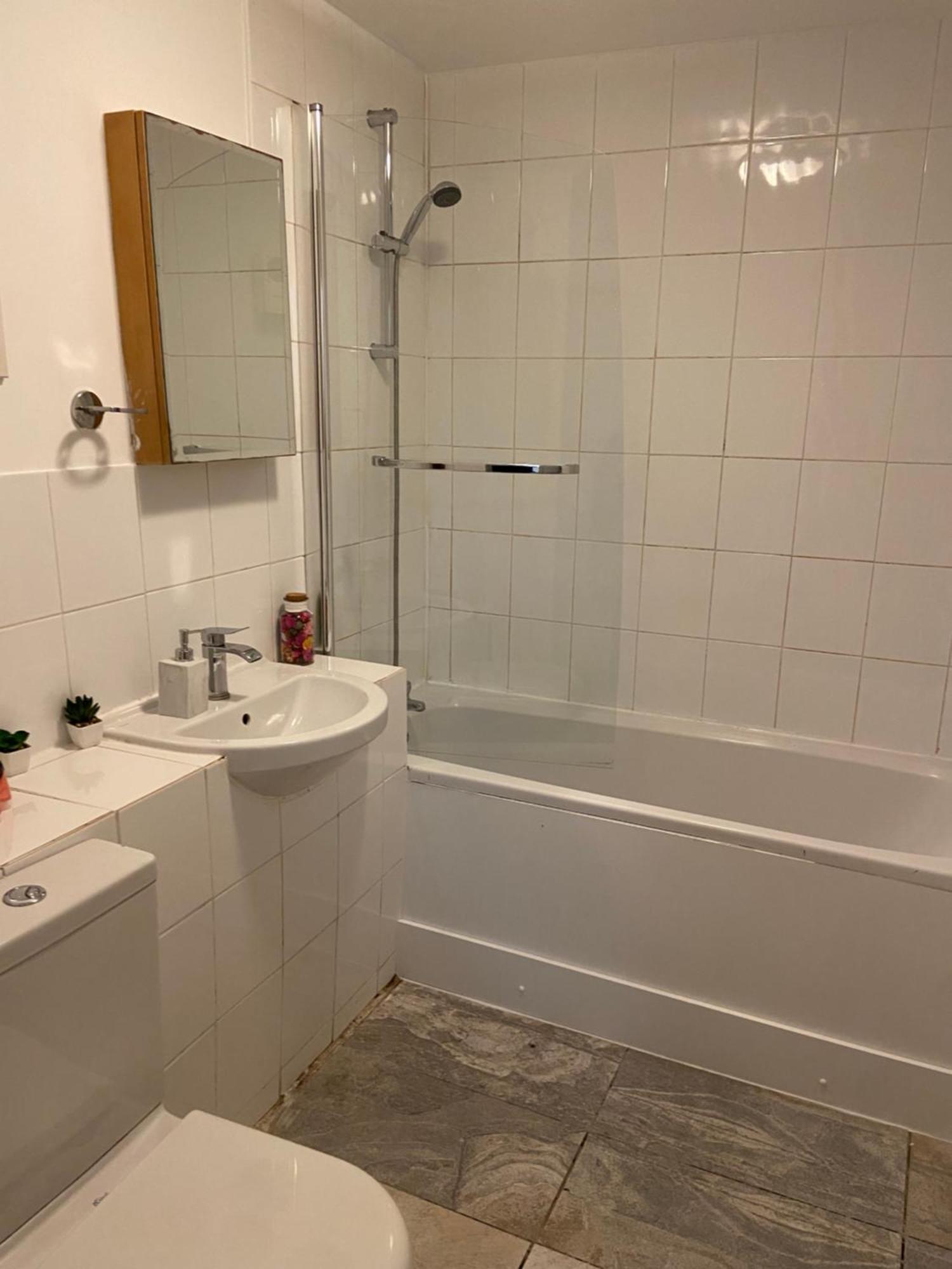Apartamento Beautiful 2 Bed Waterfront With Parking Perfect For Canary Wharf - 2 Bed 2 Bath With High Speed Wifi And Netflix And Parking *