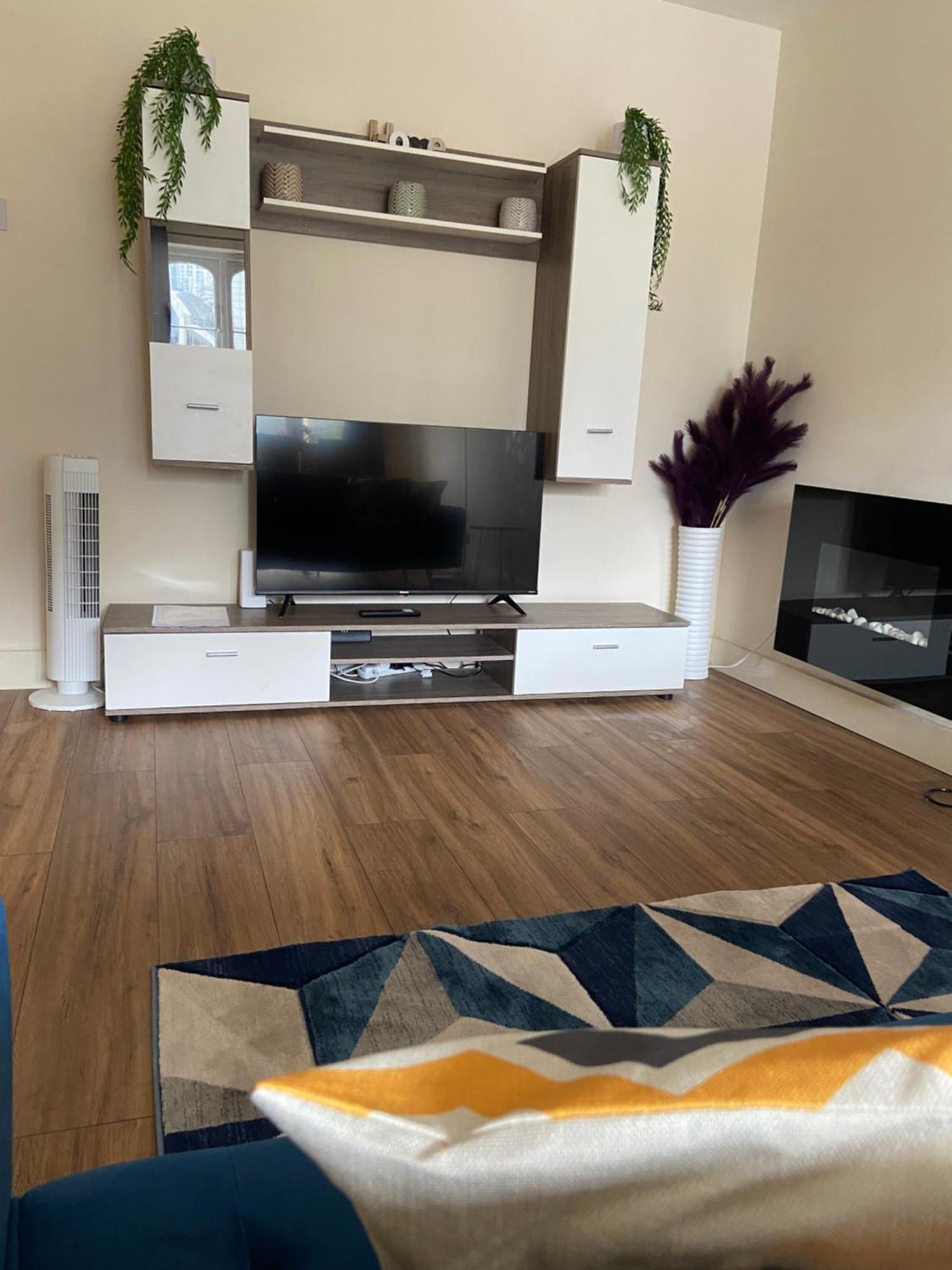 Beautiful 2 Bed Waterfront With Parking Perfect For Canary Wharf - 2 Bed 2 Bath With High Speed Wifi And Netflix And Parking Londres