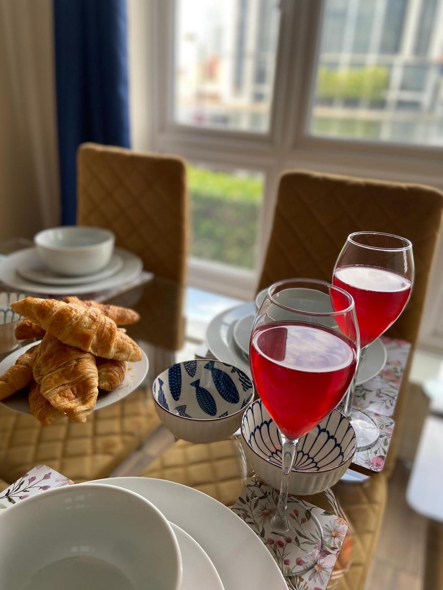 Apartamento Beautiful 2 Bed Waterfront With Parking Perfect For Canary Wharf - 2 Bed 2 Bath With High Speed Wifi And Netflix And Parking
