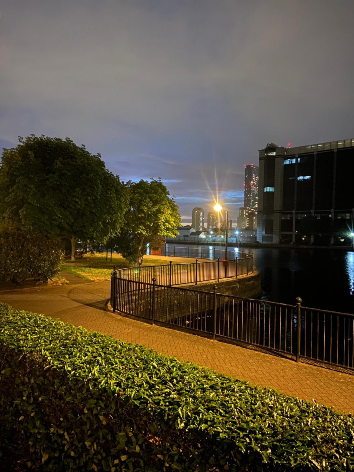 Apartamento Beautiful 2 Bed Waterfront With Parking Perfect For Canary Wharf - 2 Bed 2 Bath With High Speed Wifi And Netflix And Parking *