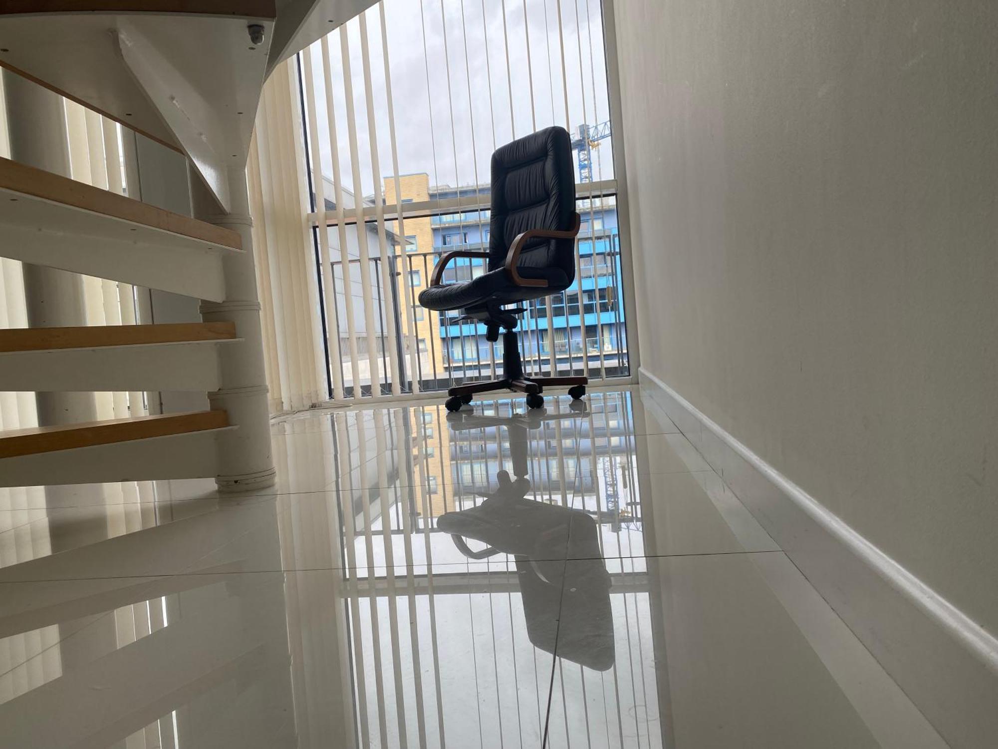 Cosy 3 Bed Penthouse In Royal Docks Londres