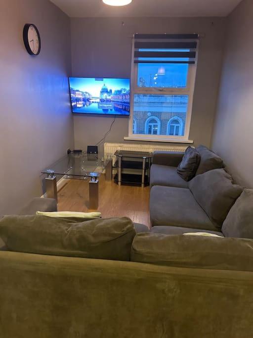 Appartement Lovely Woodford One Bedroom Londen