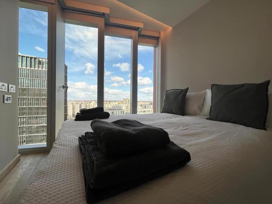 Apartment New Manhattan Loft Gardens Stratford *
