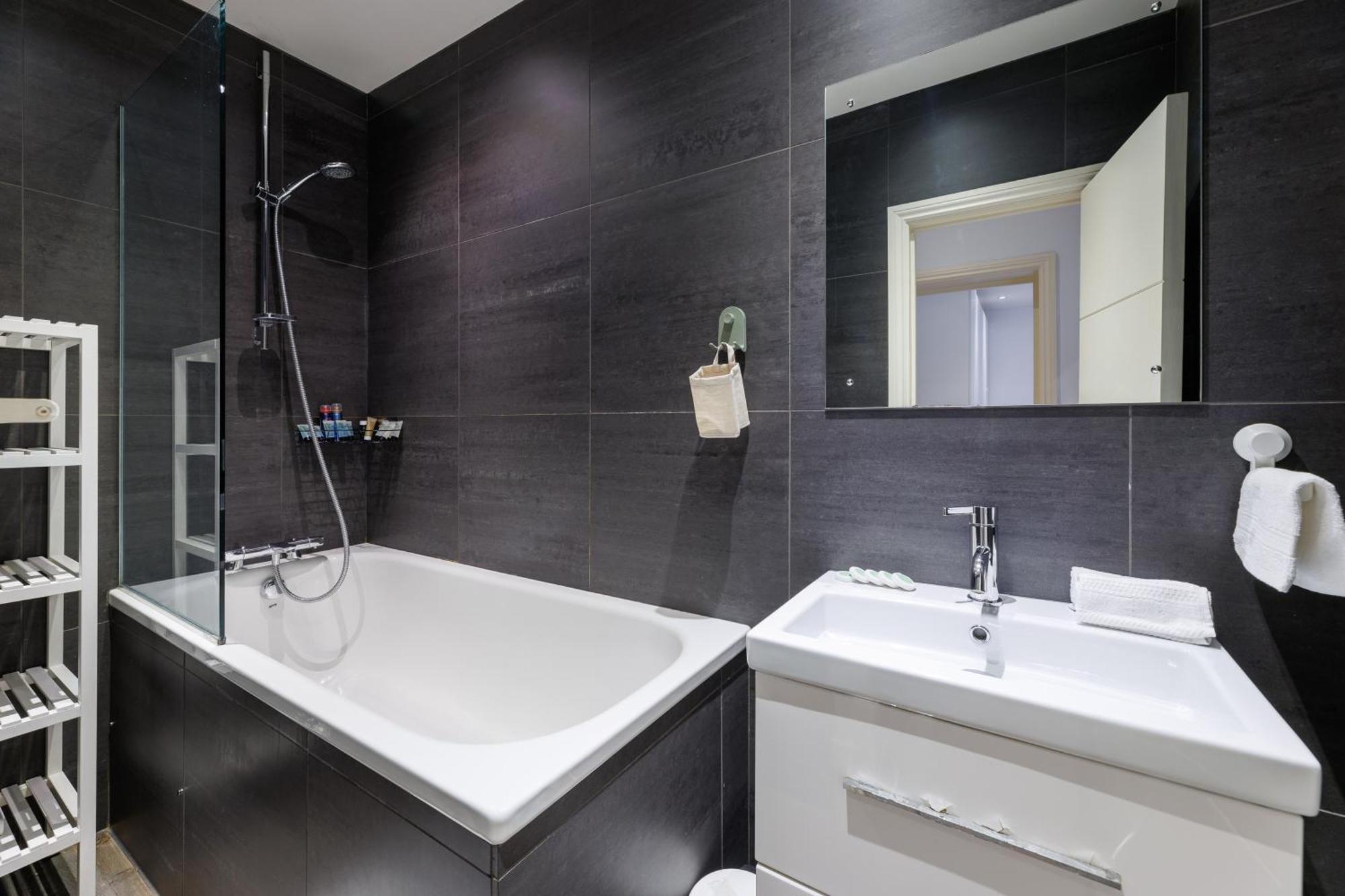 Spacious 2-bed Flat / 10 Mins From The Centre Londres