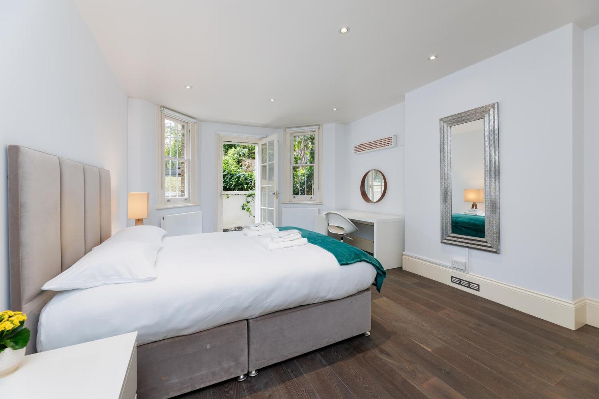 Spacious 2-bed Flat / 10 Mins From The Centre Londen
