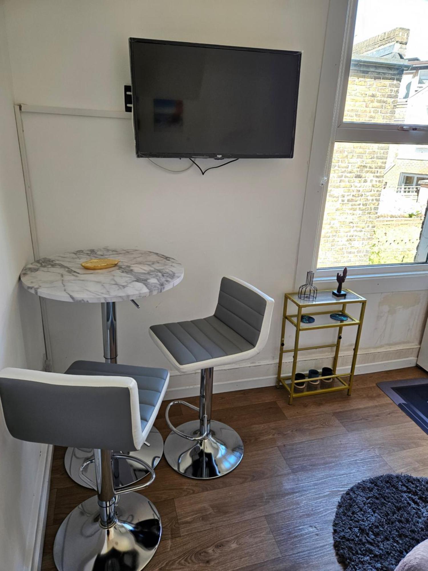 Apartamento Tiny Studio, 30 Min To St. Pancras, North *