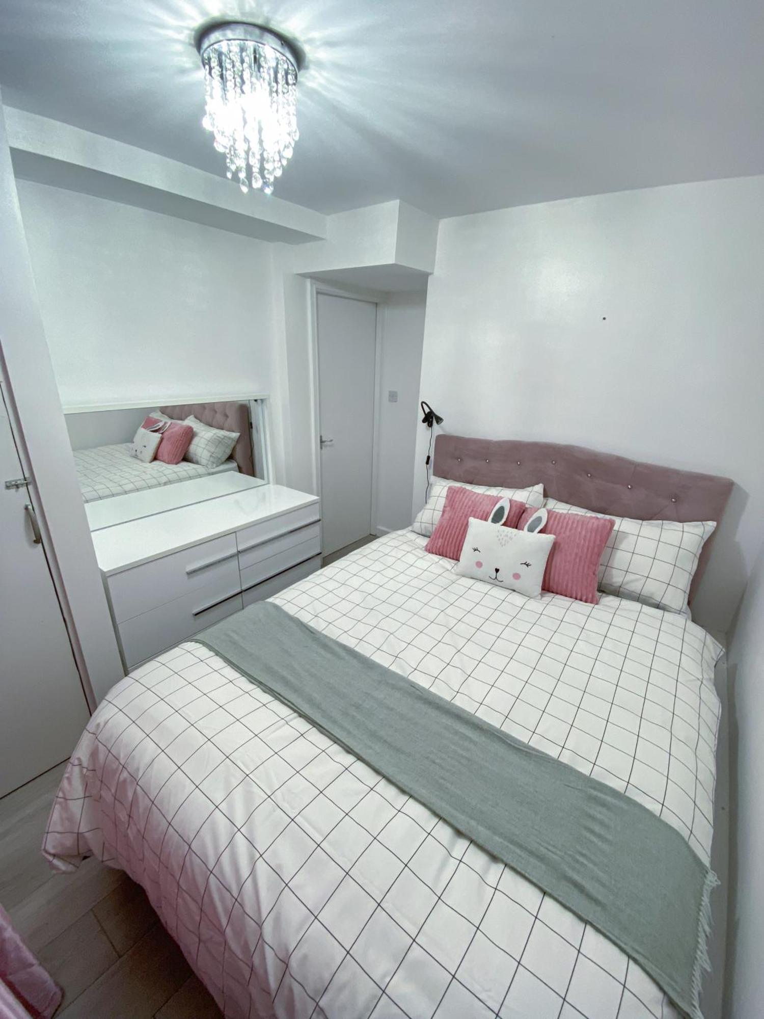 2 Bedroom Flat, Dalston Junction, Londres